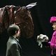 Королева Великобритании Елизавета II на спектакле "Боевой конь"
