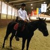 Олимпийский чемпион отдыхает верхом на лошади