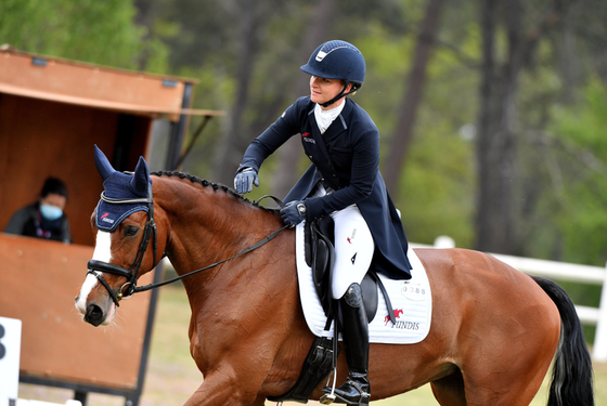 Юлия Краевски лидирует на CCI 4*-L в Сомюре