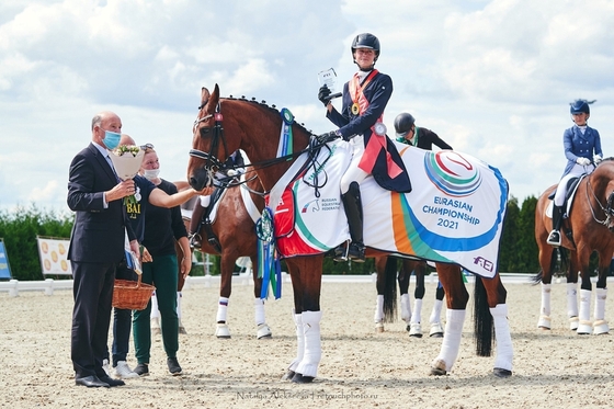 Анастасия Кравцова выиграла чемпионат Евразии по выездке в MAXIMA PARK 