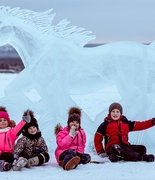 Ледяные лошади для фестиваля «Живи на Байкале»